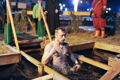 Врач дала совет по прививанию от COVID-19 для окунающихся в прорубь