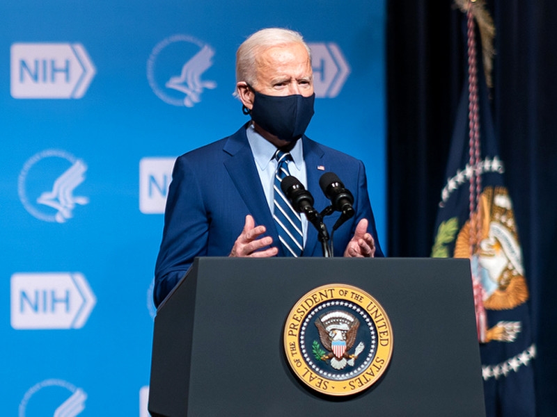 Президент США Джо Байден отменил указ Трампа о запрете на въезд в США