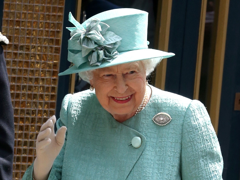 Елизавета II поблагодарила всех за поддержку в свой первый день рождения без мужа