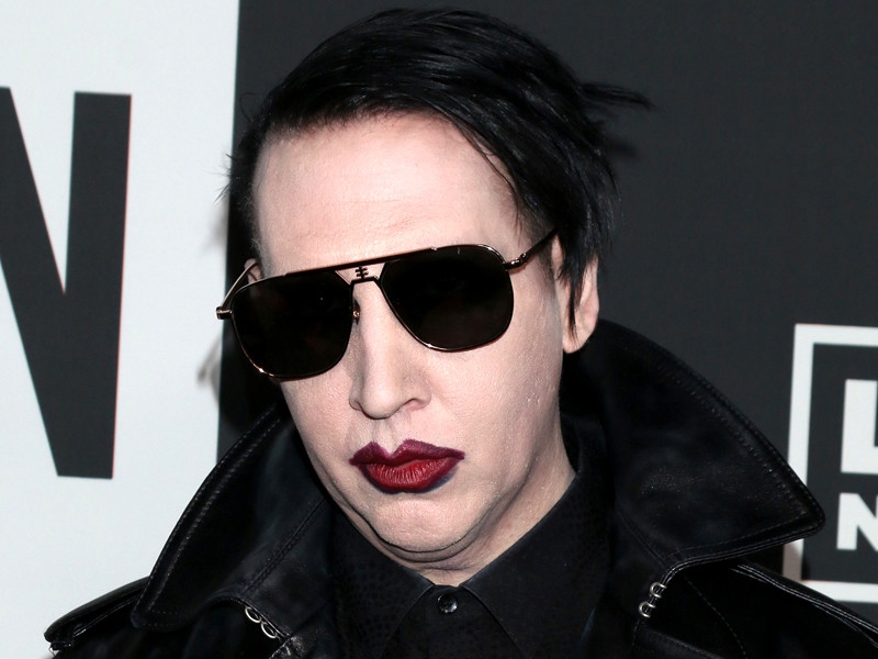 Полиция Нью-Гэмпшира выдала ордер на арест певца Мэрилина Мэнсона