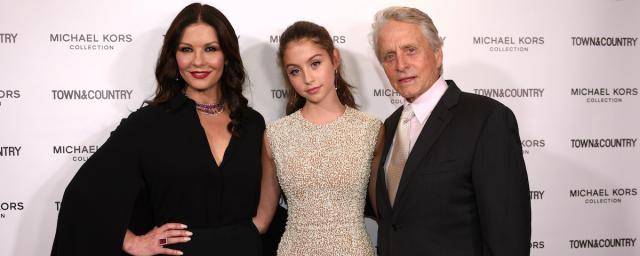 Майкл Дуглас рассказал, что его приняли за дедушку на выпускном его дочери