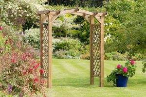 Шпалеры и арки: что это такое? Назначение