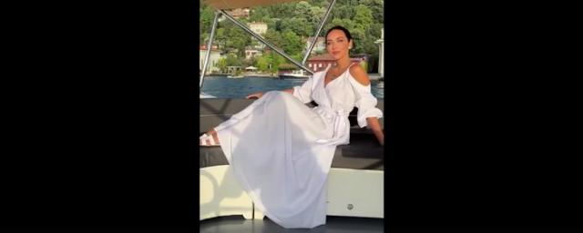 Алсу показала кадры с морской прогулки на яхте в Стамбуле