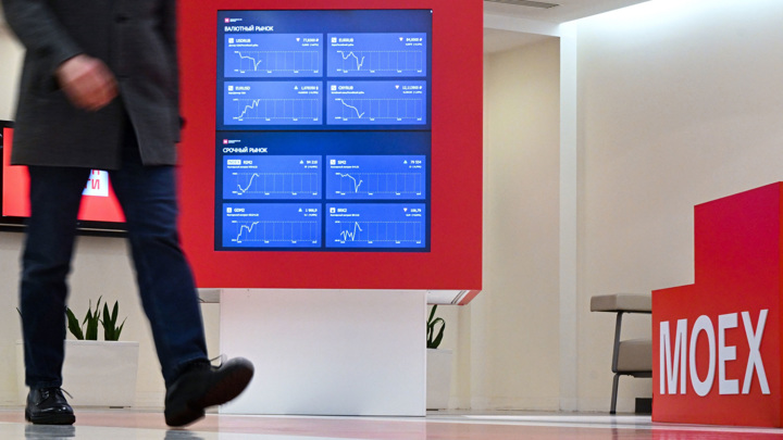 Рубль укрепился после прямой линии с Путиным