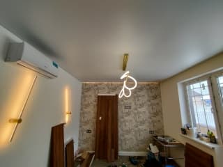 Теневой натяжной потолок: эстетика и практичность в одном решении