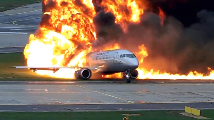 Защита пилота сгоревшего в Шереметьево SSJ100 хотела изменить приговор - Новости на Вести.ru