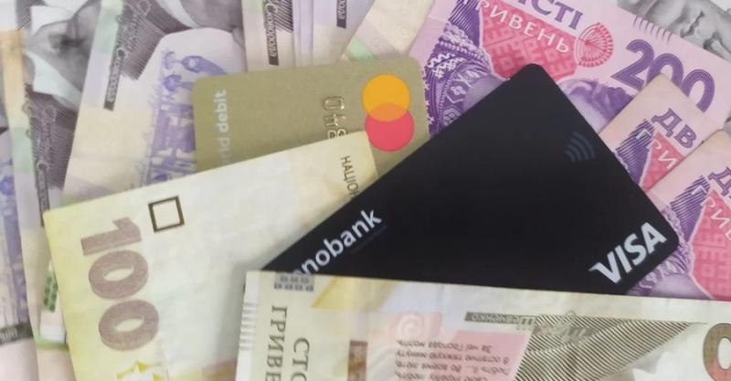 Новые карточные лимиты, новая услуга в «Дії» доплаты пенсионерам и техосмотр авто: что изменится с 1 июня