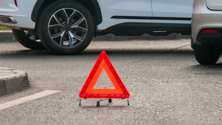 Автобус и "ГАЗель" насмерть сбили пешехода на МКАД - Новости на Вести.ru