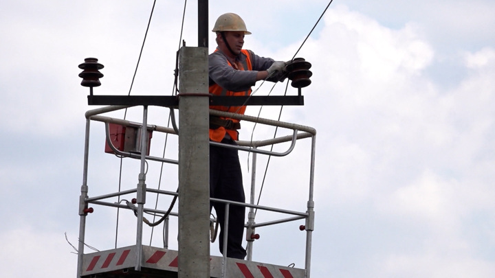 Восстановлено электроснабжение для почти 11 тыс. человек в Симферополе и Алуште - Новости на Вести.ru