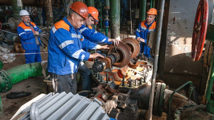 Депутат Рады Кучеренко: в Киеве выведены из строя сразу две ТЭЦ - Новости на Вести.ru