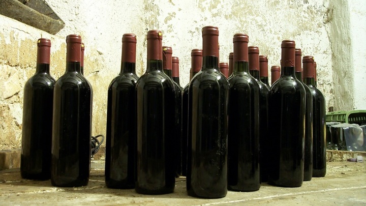 Россия в октябре ввезла максимальные за 1,5 года 6,5 тыс. тонн вина из Грузии - Новости на Вести.ru