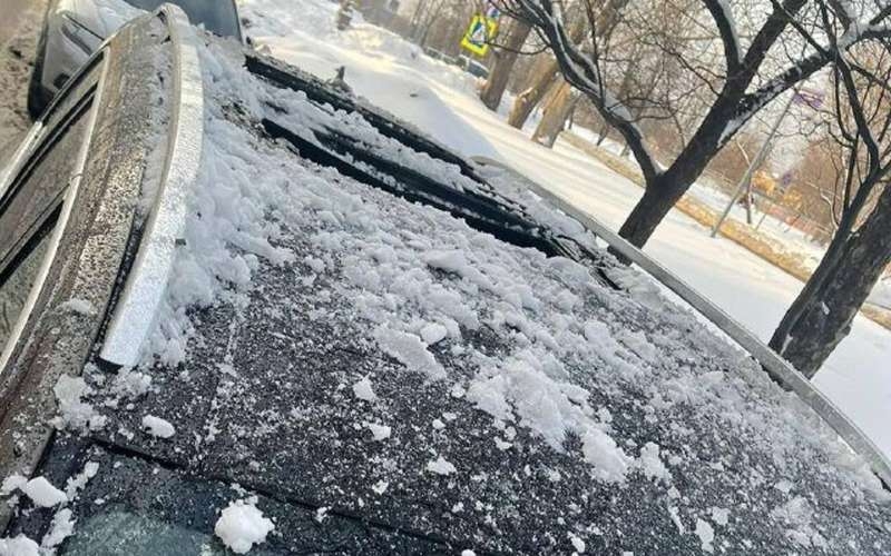 Сосулька падает на панорамную крышу — та выдержит? Вот ответ