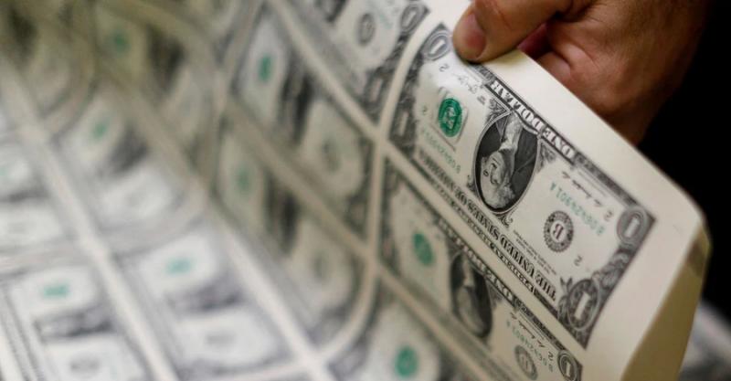 Время избавляться от долларов? Насколько реален крах американской валюты